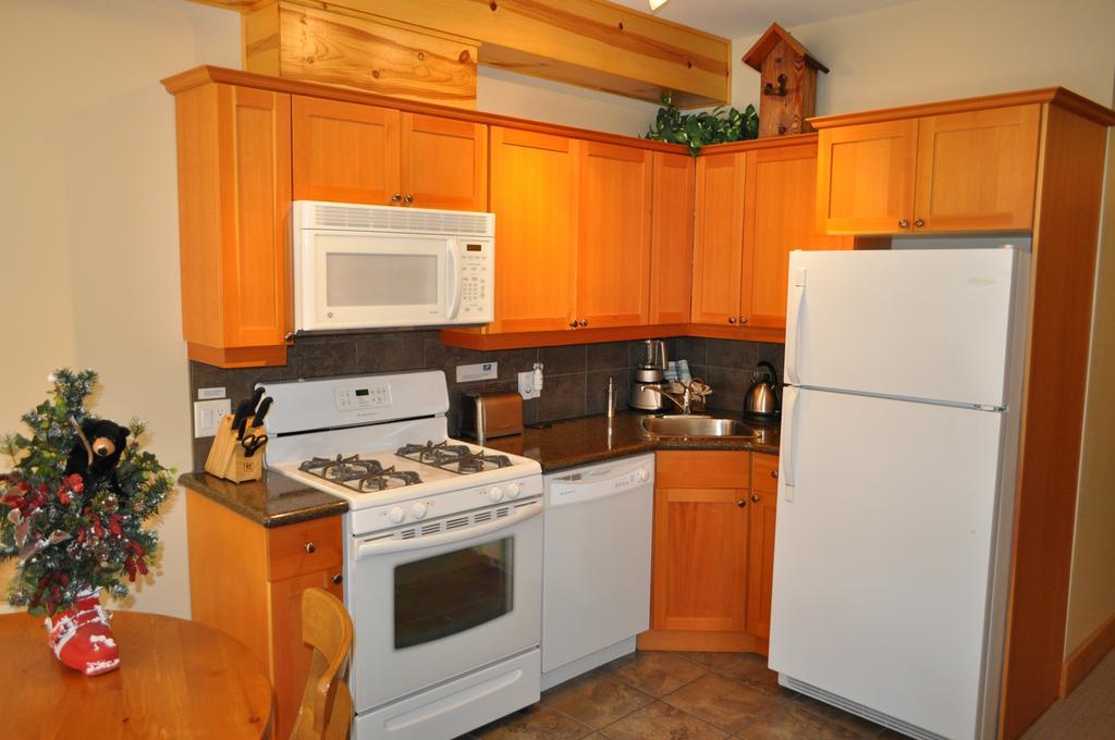 Red Mountain Village Condos Rossland Zimmer foto